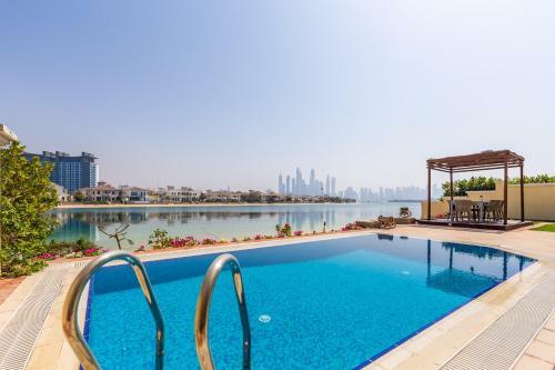 Charming 6br Villa With Private Pool On Palm Jumeirah