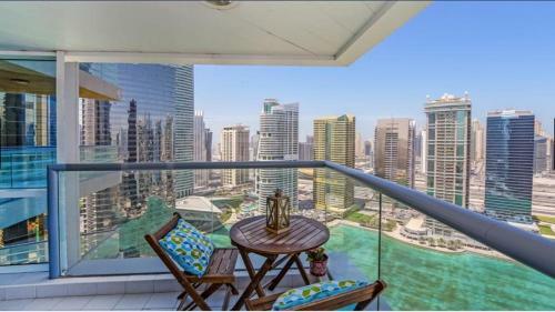 Apartamento Beautiful 2bed 2baclcony In Jlt, Dubai