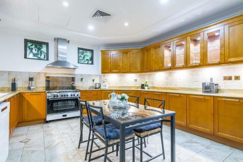 Upscale 6br Villa With Private Pool On Palm Jumeirah