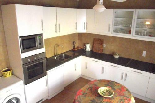 Villa Con Jardin 2500m2-quite Villa, Garden 2500m2