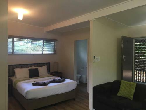 Mapleton Cabins & Caravan Park