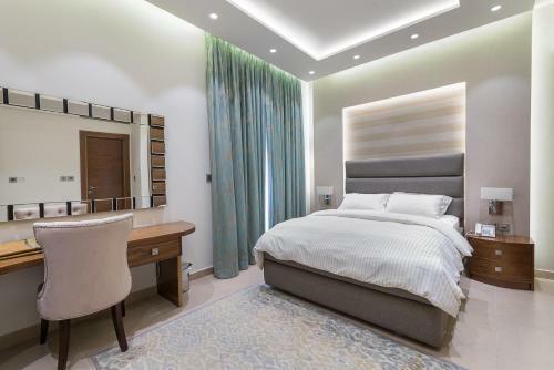 Exquisite Palm Villa With Private Beach, Palma Residences