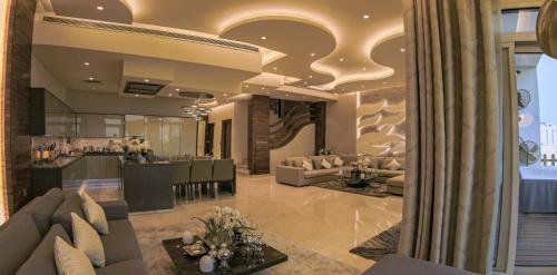 Exquisite Palm Villa With Private Beach, Palma Residences