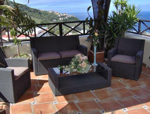Apartamento Rustic Holiday Home With Balcony And Sea View