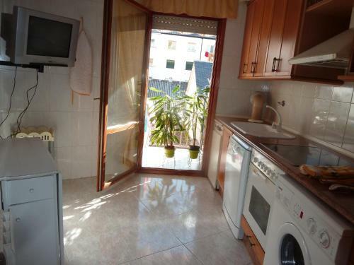 Apartamento Piso Grande En El Centro de Jaca Con Wifi Y Garaje