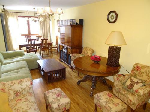 Apartamento Piso Grande En El Centro de Jaca Con Wifi Y Garaje