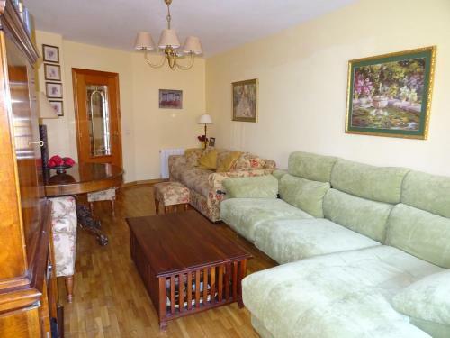 Apartamento Piso Grande En El Centro de Jaca Con Wifi Y Garaje