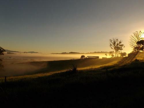 Bed & Breakfast Tinaroo Sunset Retreat