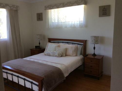 Bed & Breakfast Tinaroo Sunset Retreat