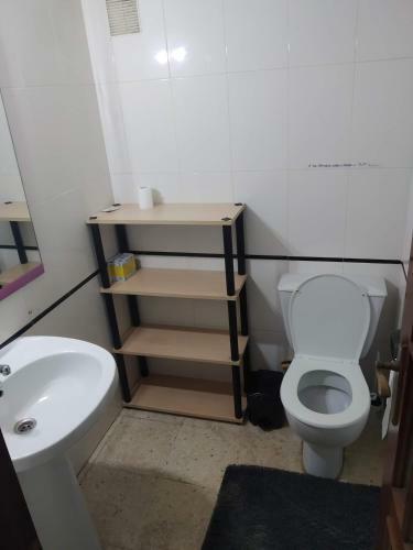 Apartamento Cosy Flat For Comfy Stay - Gib Rock View 3