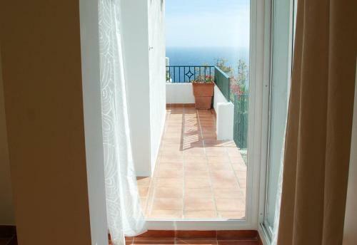 Stunning Sea Views Pool Garden