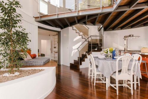 The Circular Villa - Jacuzzi, Hiking & Vineyards