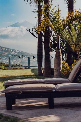 The Circular Villa - Jacuzzi, Hiking & Vineyards
