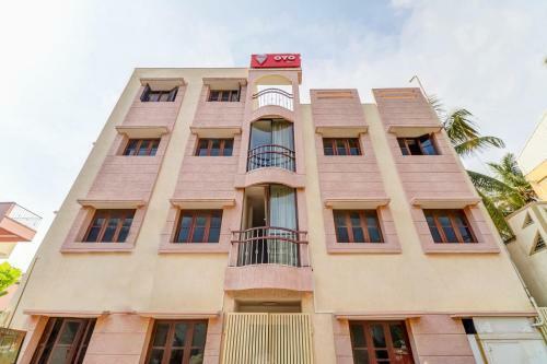 Apartamentos Oyo 2677 Hotel Royal Blue