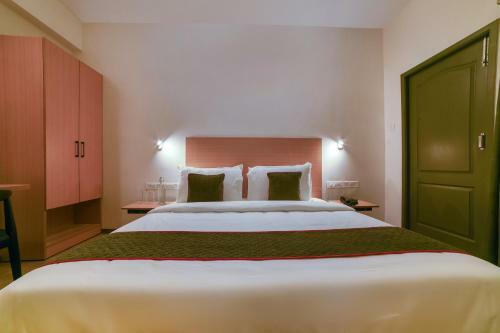 Hotel Oyo Townhouse 268 - Queens Inn