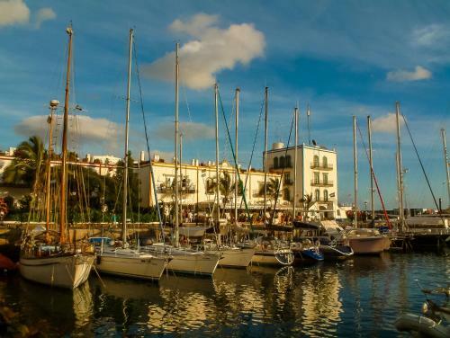 To To Apartments - Puerto de Mog�n