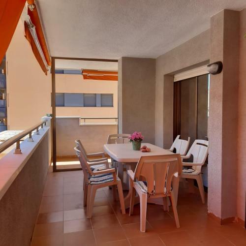 Apartamento Con Amplia Terraza, Ideal Familias