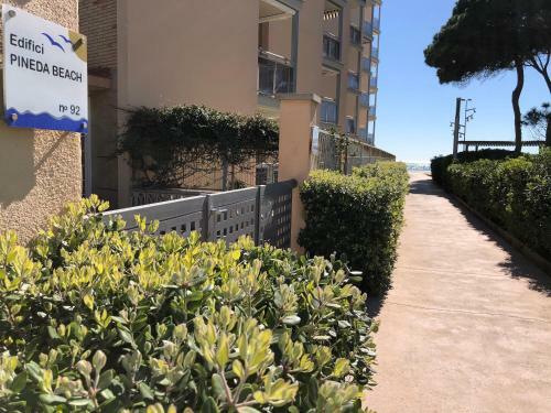 Apartamento Pineda Beach 1a L�nea de Mar & Parking