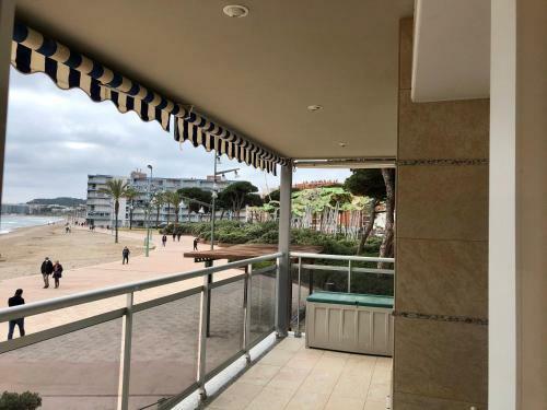 Apartamento Pineda Beach 1a L�nea de Mar & Parking