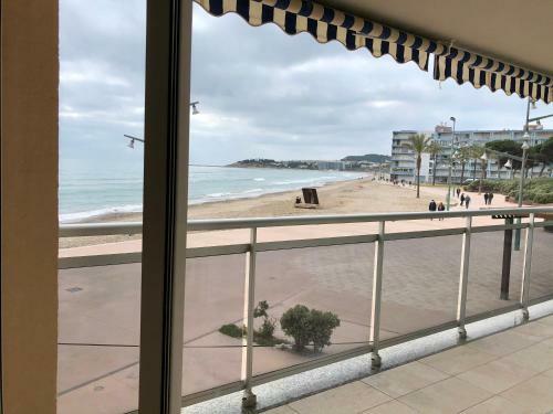 Apartamento Pineda Beach 1a L�nea de Mar & Parking