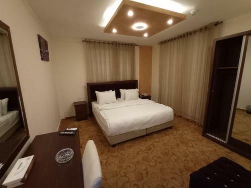 Golden Rose Hotel