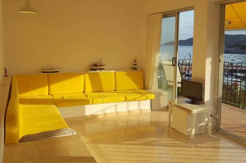 Luxury Apartment In Front Of The Sea