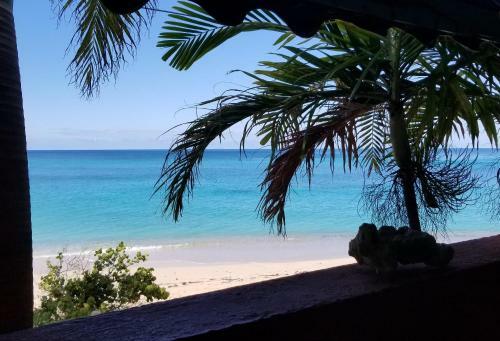 Orrie's Beach Bar And Hotel