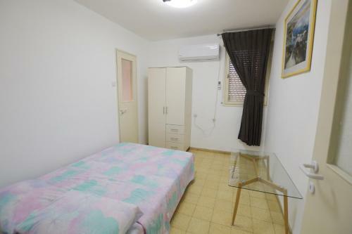 Shprinzak Cozy Apartments By Domik