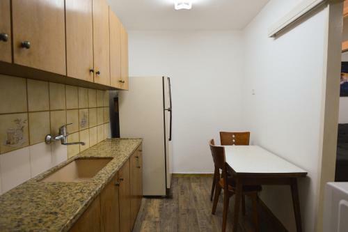Shprinzak Cozy Apartments By Domik