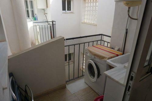 Spacious 2 Bedroom Apartment With Communal Pool