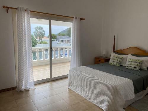 Waterfront Villa -5 Minute Walk To The North Beach!!