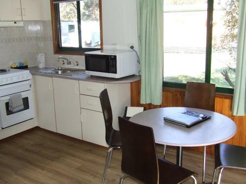 Lodge Western Ki Caravan Park & Wildlife Reserve