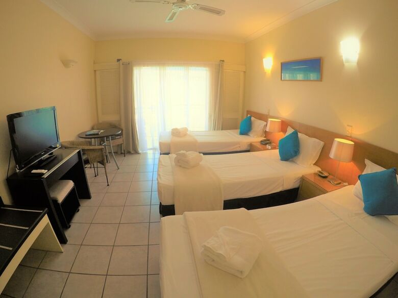 Hotel Crystal Garden Resort & Restaurant