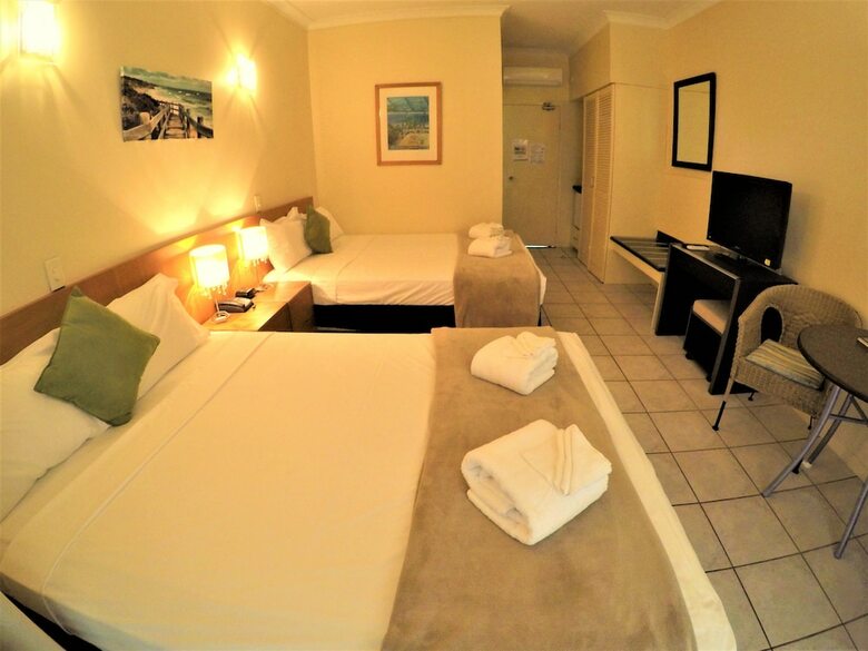Hotel Crystal Garden Resort & Restaurant