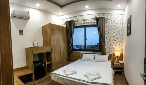 Hotel Kh�ch S?n Sky