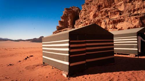 Bed & Breakfast Desert Colored