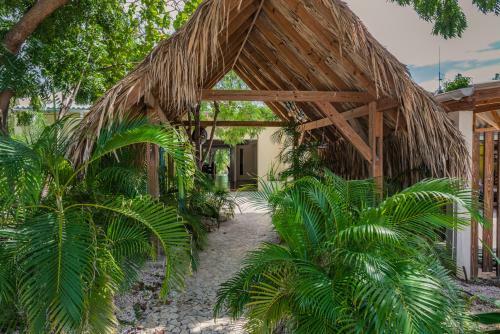 Hotel Bonaire Luxury Suites By Vrhost