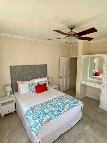 Ixoras Beach Apartments