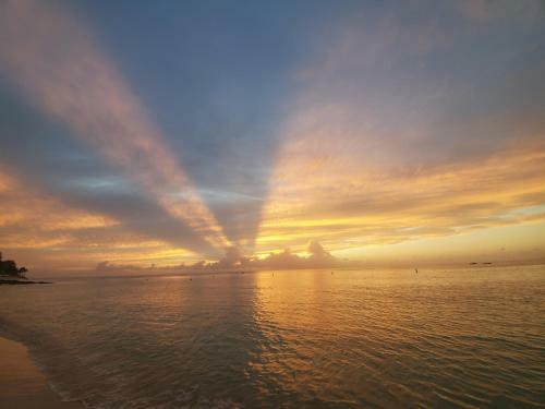 Ocean Blue Luxury Apartment - Beachfront - Glitter Bay 203