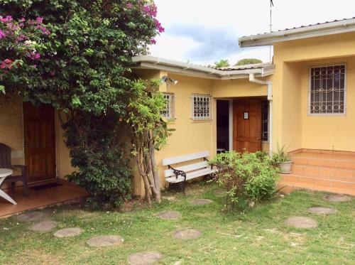 Comfortable Apartment In Holetown Near Beach And Shops
