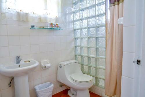 Two Bedroom Apartment With Pool Located In A Quiet Community