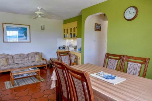 Two Bedroom Apartment With Pool Located In A Quiet Community