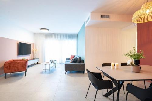 Amazing Beach Apartment With Fantastic View!