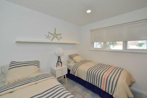 Villa Seashells By The Seashore - Absolute Waterfront
