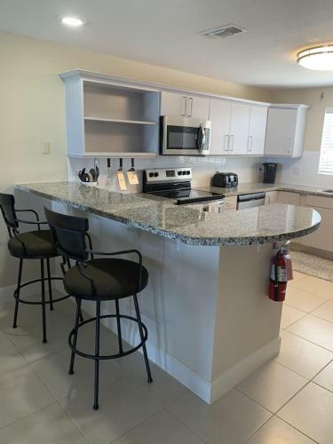 Apartamento Castaways Cove - 10 Steps To The Beach!