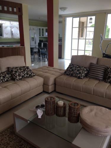 Hostal La Casa Guest House And Bar