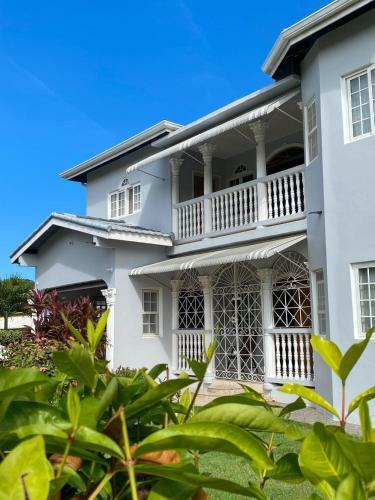 5-bed Villa And Pool In Runaway Bay Jamaica