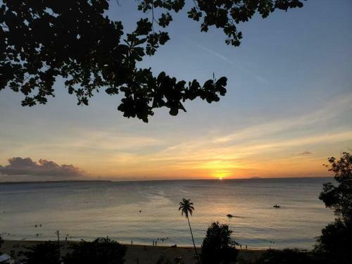 Cozy Apartment With 8 Minute Walk To Beach