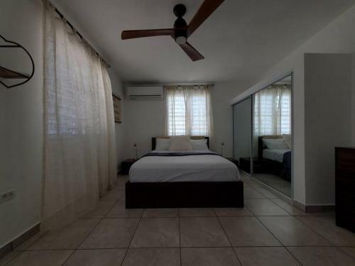 Cozy Apartment With 8 Minute Walk To Beach