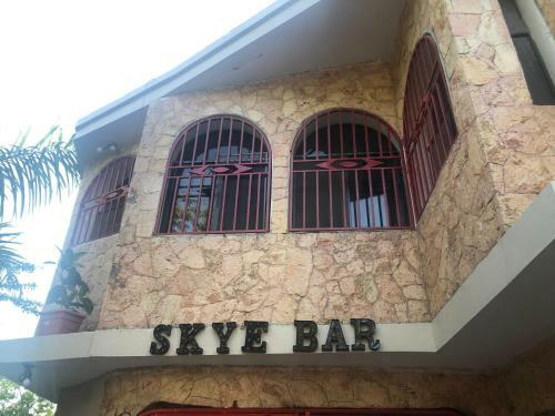 Hostal Skye Bar & Lounge